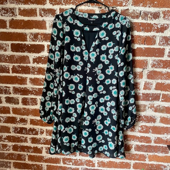 Express floral key hole dress - Picture 5 of 8